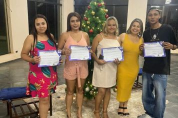 Foto - Espaço Qualifica entrega certificados a concluintes de cursos de capacitação profissional