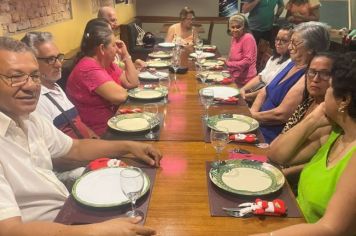 Foto - Idosos dos CRAS participam de confraternização para encerramento das atividades de 2023