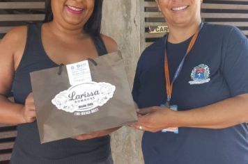 Foto - Departamento de Saúde entrega brindes a crianças que participaram da Campanha Natal Sem Dengue