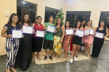 Foto - Espaço Qualifica entrega certificados a concluintes de cursos de capacitação profissional