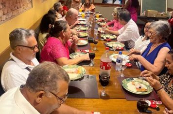 Foto - Idosos dos CRAS participam de confraternização para encerramento das atividades de 2023