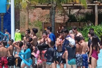 Foto - Crianças atendidas nos projetos da Assistência Social realizam passeio de encerramento das atividades do ano