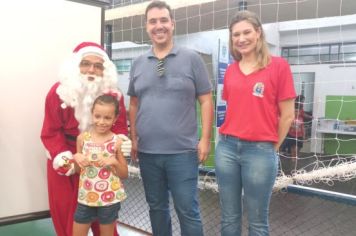 Foto - Departamento de Saúde entrega brindes a crianças que participaram da Campanha Natal Sem Dengue