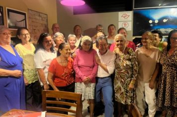 Foto - Idosos dos CRAS participam de confraternização para encerramento das atividades de 2023