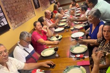 Foto - Idosos dos CRAS participam de confraternização para encerramento das atividades de 2023