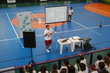 Foto - CARAVANA ESPORTIVA DO SESC VERÃO COM GUERRINHA DO BASQUETE