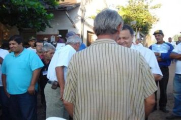 Foto - Entrega dos Uniformes aos funcionários do Departamento de Obras e Serviços Urbanos