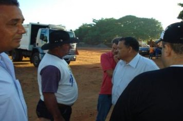 Foto - Entrega dos Uniformes aos funcionários do Departamento de Obras e Serviços Urbanos