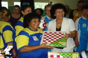 Foto - Entrega Uniformes para o Centro de Convivência do Idoso - CCI