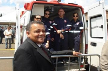 Foto - Entrega da SAMU ao prefeito Ediney em Tatuí