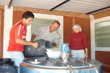 Foto - Funcionamento Piloto da Pasteurização de Leite em Paraguaçu