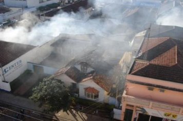 Foto - Incêndio no centro da cidade