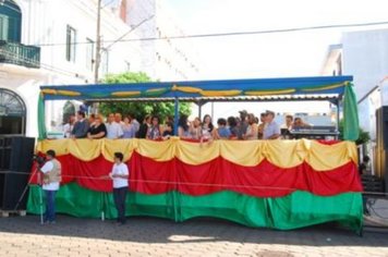 Foto - DESFILE DO ANIVERSÁRIO DA CIDADE - 2010 - 85 ANOS