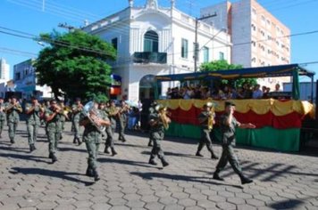 Foto - DESFILE DO ANIVERSÁRIO DA CIDADE - 2010 - 85 ANOS