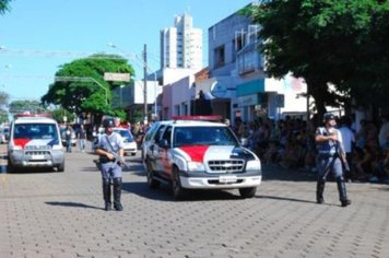 Foto - DESFILE DO ANIVERSÁRIO DA CIDADE - 2010 - 85 ANOS