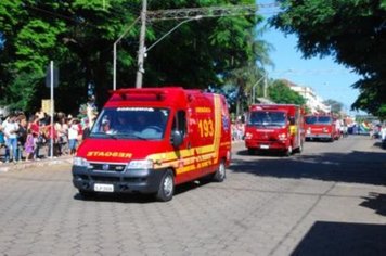 Foto - DESFILE DO ANIVERSÁRIO DA CIDADE - 2010 - 85 ANOS