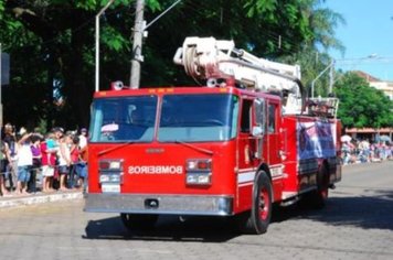 Foto - DESFILE DO ANIVERSÁRIO DA CIDADE - 2010 - 85 ANOS
