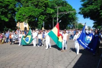 Foto - DESFILE DO ANIVERSÁRIO DA CIDADE - 2010 - 85 ANOS