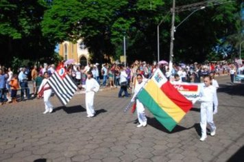 Foto - DESFILE DO ANIVERSÁRIO DA CIDADE - 2010 - 85 ANOS