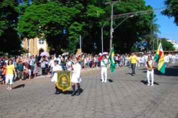 Foto - DESFILE DO ANIVERSÁRIO DA CIDADE - 2010 - 85 ANOS