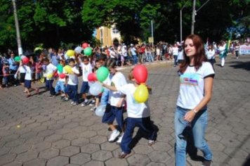 Foto - DESFILE DO ANIVERSÁRIO DA CIDADE - 2010 - 85 ANOS