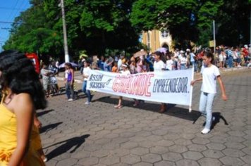 Foto - DESFILE DO ANIVERSÁRIO DA CIDADE - 2010 - 85 ANOS