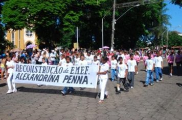 Foto - DESFILE DO ANIVERSÁRIO DA CIDADE - 2010 - 85 ANOS
