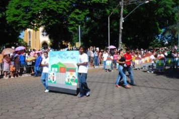 Foto - DESFILE DO ANIVERSÁRIO DA CIDADE - 2010 - 85 ANOS