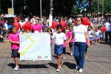 Foto - DESFILE DO ANIVERSÁRIO DA CIDADE - 2010 - 85 ANOS