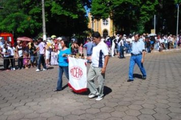 Foto - DESFILE DO ANIVERSÁRIO DA CIDADE - 2010 - 85 ANOS
