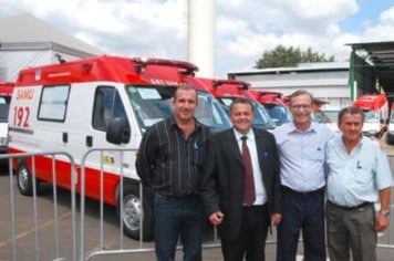 Foto - Entrega da SAMU ao prefeito Ediney em Tatuí