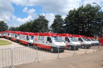 Foto - Entrega da SAMU ao prefeito Ediney em Tatuí