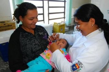 Foto - VACINAÇÃO CONTRA A PARALISIA INFANTIL EM PARAGUAÇU