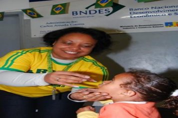 Foto - VACINAÇÃO CONTRA A PARALISIA INFANTIL EM PARAGUAÇU