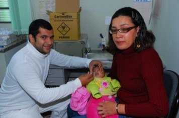 Foto - VACINAÇÃO CONTRA A PARALISIA INFANTIL EM PARAGUAÇU
