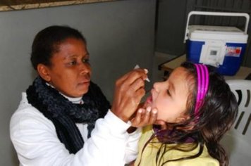 Foto - VACINAÇÃO CONTRA A PARALISIA INFANTIL EM PARAGUAÇU