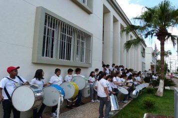 Foto - Show de Fanfarra e Dança