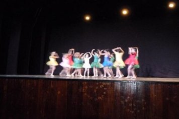 Foto - Show de Fanfarra e Dança