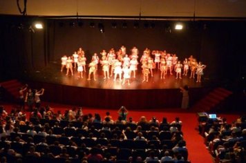 Foto - Show de Fanfarra e Dança