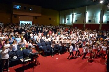 Foto - Show de Fanfarra e Dança
