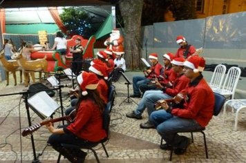 Foto - EnCantos de Natal - Viola & Cia na Casa do Papai Noel