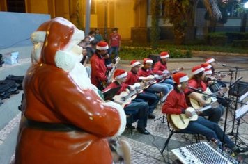 Foto - EnCantos de Natal - Viola & Cia na Casa do Papai Noel