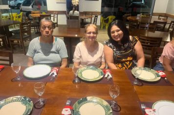 Foto - Idosos dos CRAS participam de confraternização para encerramento das atividades de 2023