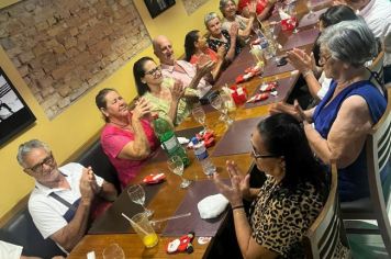 Foto - Idosos dos CRAS participam de confraternização para encerramento das atividades de 2023