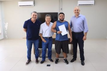 Foto - Prefeitura Municipal entrega certificados a concluintes de cursos realizados em parceria com o Senai
