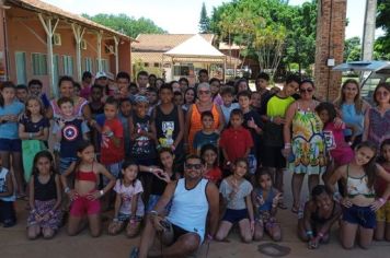 Foto - Crianças atendidas nos projetos da Assistência Social realizam passeio de encerramento das atividades do ano