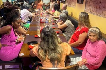 Foto - Idosos dos CRAS participam de confraternização para encerramento das atividades de 2023