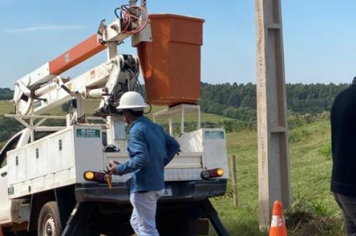 Iluminação e melhorias nas estradas rurais começam a ser realizadas no Rancho Alegre e Rancho Azul