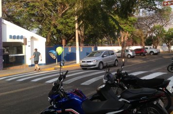 Faixa elevada é instalada em frente ao PTC