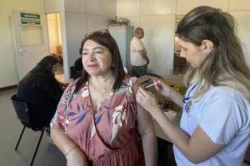 Vacinação contra Gripe está sendo realizada em grupos prioritários